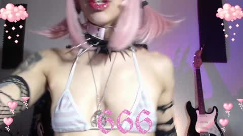 Snapshot of gothicute chatting on December 31, 6:59 am online show from December 31, 6:59 am