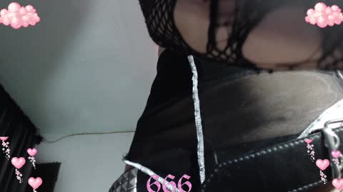 Snapshot of gothicute chatting on January 10, 9:13 am online show from January 10, 9:13 am