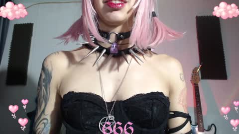 Snapshot of gothicute chatting on January 11, 7:06 am online show from January 11, 7:06 am