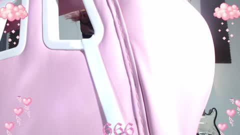 Snapshot of gothicute chatting on January 14, 11:27 pm online show from January 14, 11:27 pm