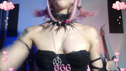 Snapshot of gothicute chatting on January 19, 11:53 pm online show from January 19, 11:53 pm