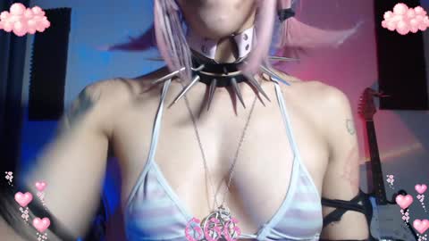 Snapshot of gothicute chatting on January 21, 4:54 am online show from January 21, 4:54 am