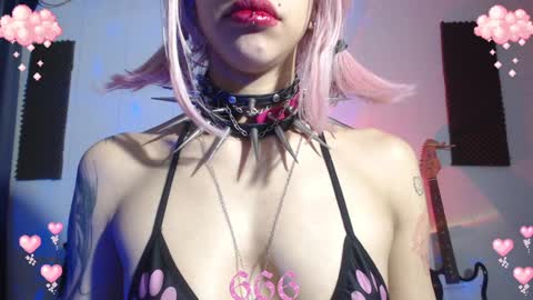 Snapshot of gothicute chatting on January 22, 6:52 am online show from January 22, 6:52 am