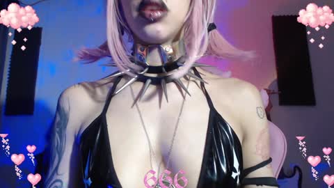 Snapshot of gothicute chatting on January 23, 5:56 am online show from January 23, 5:56 am