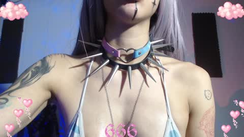 Snapshot of gothicute chatting on January 24, 8:23 am online show from January 24, 8:23 am