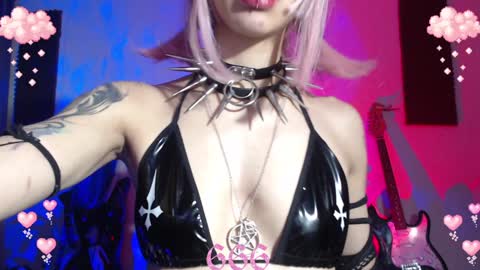 Snapshot of gothicute chatting on January 29, 8:29 am online show from January 29, 8:29 am