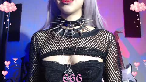 Snapshot of gothicute chatting on January 31, 6:24 am online show from January 31, 6:24 am