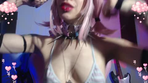 Snapshot of gothicute chatting on February 1, 5:18 am online show from February 1, 5:18 am