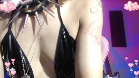 Snapshot of gothicute chatting on February 7, 6:56 am online show from February 7, 6:56 am