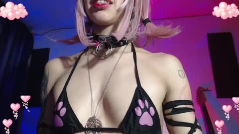 Snapshot of gothicute chatting on February 10, 6:31 am online show from February 10, 6:31 am