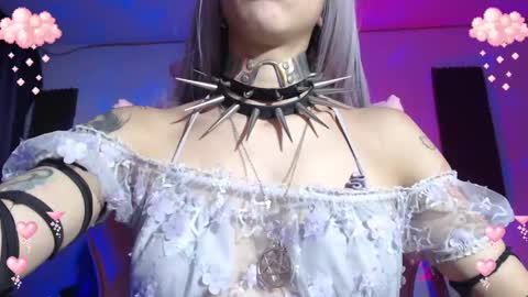 Snapshot of gothicute chatting on February 11, 6:40 am online show from February 11, 6:40 am