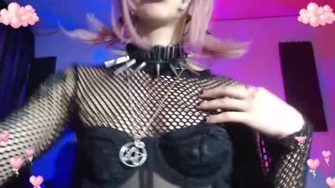 Snapshot of gothicute chatting on February 17, 5:58 am online show from February 17, 5:58 am