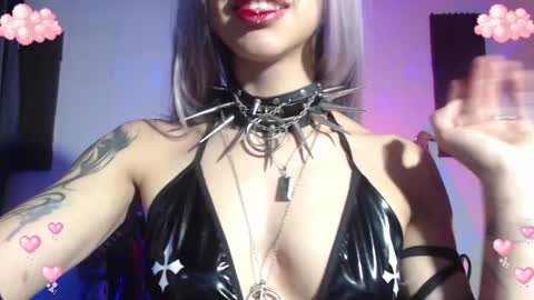 Snapshot of gothicute chatting on February 26, 5:20 am online show from February 26, 5:20 am