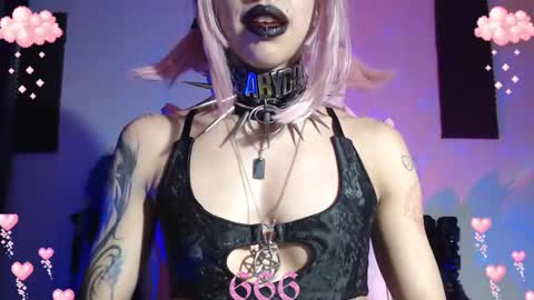 Snapshot of gothicute chatting on March 9, 6:17 am online show from March 9, 6:17 am