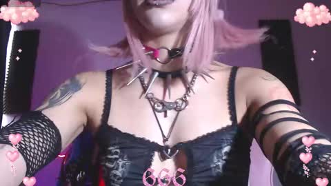 Snapshot of gothicute chatting on September 30, 10:37 pm online show from September 30, 10:37 pm