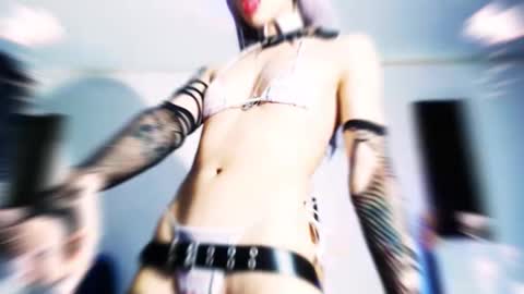 Snapshot of gothicute chatting on October 6, 6:33 am online show from October 6, 6:33 am