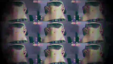 Snapshot of gothicute chatting on November 7, 2:33 am online show from November 7, 2:33 am