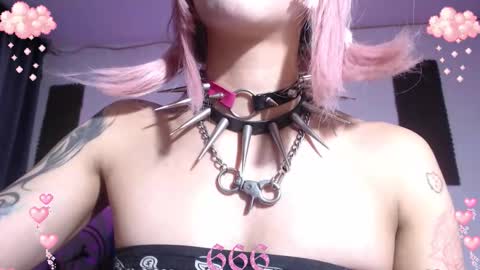 Snapshot of gothicute chatting on November 24, 7:08 am online show from November 24, 7:08 am