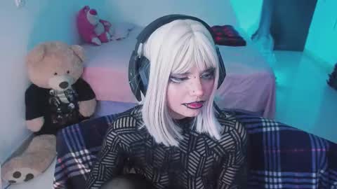 Snapshot of gothvampiredoll chatting on October 1, 8:59 pm Isa online show from October 1, 8:59 pm