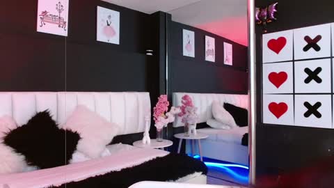 Snapshot of gotthic_met chatting on January 23, 4:30 am Meredith Alessandra online show from January 23, 4:30 am