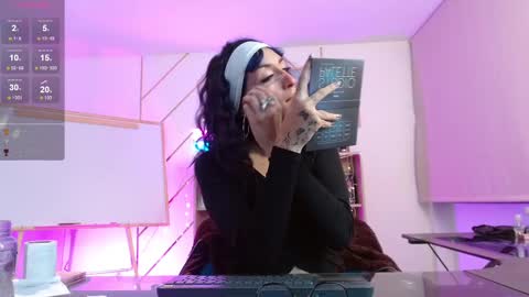 Snapshot of gotthic_met chatting on March 10, 7:42 am Meredith Alessandra online show from March 10, 7:42 am