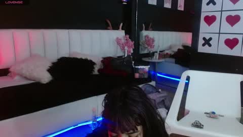 Snapshot of gotthic_met chatting on November 4, 4:33 am Meredith Alessandra online show from November 4, 4:33 am