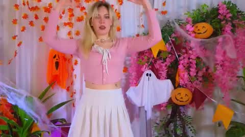 Snapshot of gracecaldwell chatting on October 28, 4:53 pm Grace online show from October 28, 4:53 pm