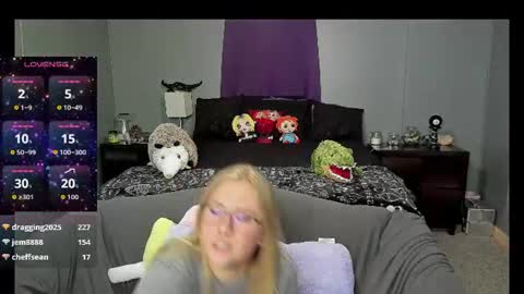 Snapshot of graniteaura chatting on June 19, 12:59 am graniteaura online show from June 19, 12:59 am