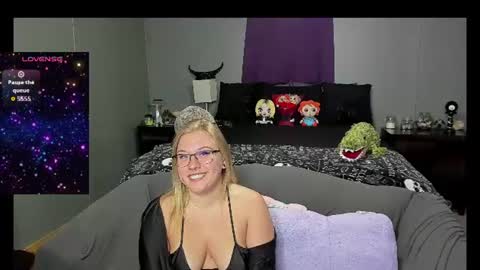 Snapshot of graniteaura chatting on June 20, 12:58 am graniteaura online show from June 20, 12:58 am