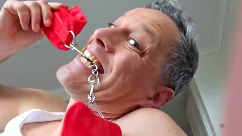 grattitude online show from December 18, 8:42 am