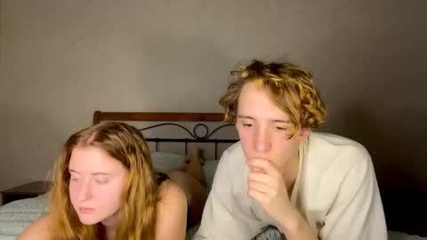 Snapshot of grayzee_ chatting on February 22, 5:57 pm Gray and Milly online show from February 22, 5:57 pm