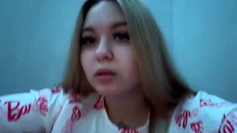 Snapshot of green_eyes_twinkl chatting on February 4, 3:26 pm Lina 3 online show from February 4, 3:26 pm