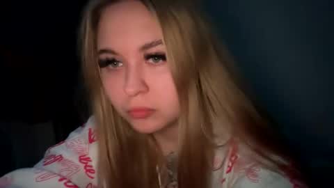 Snapshot of green_eyes_twinkl chatting on February 4, 9:41 pm Lina 3 online show from February 4, 9:41 pm