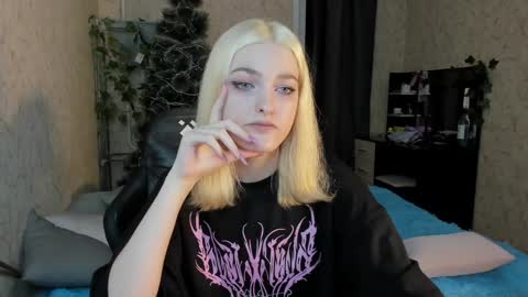 Snapshot of green_tea666 chatting on January 6, 1:42 am Lilith online show from January 6, 1:42 am