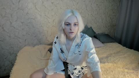 Snapshot of green_tea666 chatting on February 5, 8:00 am Lilith online show from February 5, 8:00 am