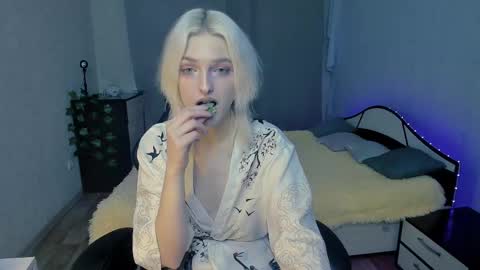 Snapshot of green_tea666 chatting on February 20, 12:36 pm Lilith online show from February 20, 12:36 pm