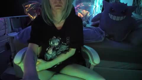 GreenEyedLovexo online show from April 19, 10:47 am