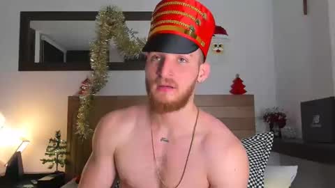 Snapshot of greeneyes_col chatting on December 5, 5:48 am Juan online show from December 5, 5:48 am