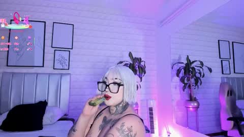 Snapshot of greennbella chatting on November 11, 7:14 pm online show from November 11, 7:14 pm