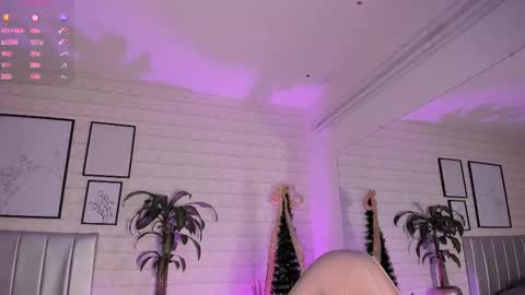 Snapshot of greennbella chatting on December 19, 12:17 am online show from December 19, 12:17 am