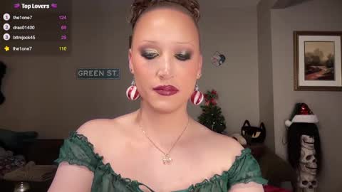 Snapshot of greenxxxqueen chatting on December 23, 9:16 am SexQueen Nikki online show from December 23, 9:16 am