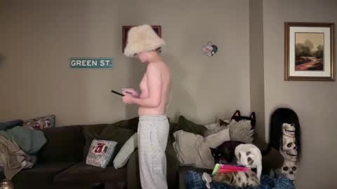 Snapshot of greenxxxqueen chatting on December 30, 2:53 am SexQueen Nikki online show from December 30, 2:53 am