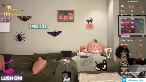 Snapshot of greenxxxqueen chatting on September 27, 4:06 am SexQueen Nikki online show from September 27, 4:06 am