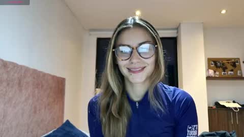 Snapshot of greta_miss chatting on May 24, 11:32 pm Emmy online show from May 24, 11:32 pm