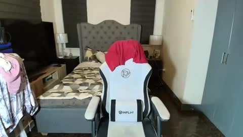 Snapshot of greta_v chatting on November 10, 9:08 am greta_v online show from November 10, 9:08 am