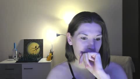 Snapshot of gretamiln chatting on December 21, 12:31 am Greta online show from December 21, 12:31 am