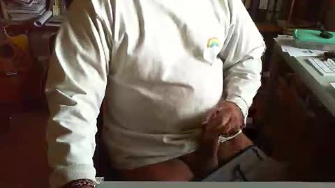 greyhounddog online show from April 24, 8:39 am