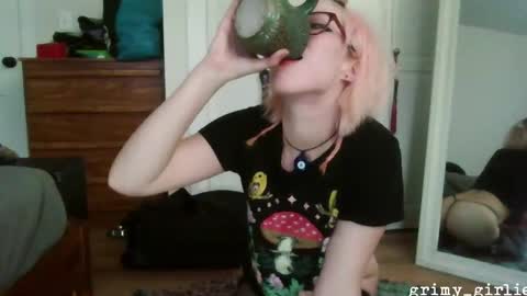 grimygirlie online show from September 30, 12:48 am