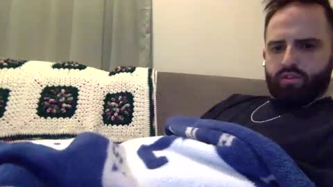 Snapshot of grobs123 chatting on December 8, 1:35 am grobs123 online show from December 8, 1:35 am