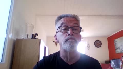 Snapshot of grybear60 chatting on May 11, 6:19 am Grybear online show from May 11, 6:19 am